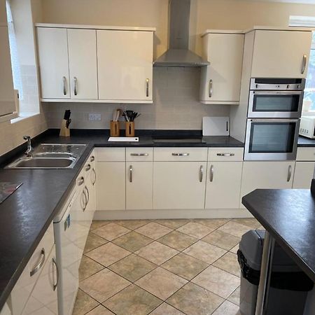 Spacious, Sleeps 17, 3 Bathrooms, Parking, Mansfield Buitenkant foto