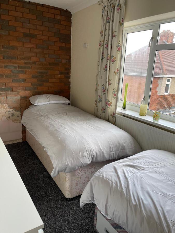 Spacious, Sleeps 17, 3 Bathrooms, Parking, Mansfield Buitenkant foto