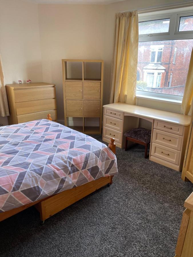 Spacious, Sleeps 17, 3 Bathrooms, Parking, Mansfield Buitenkant foto