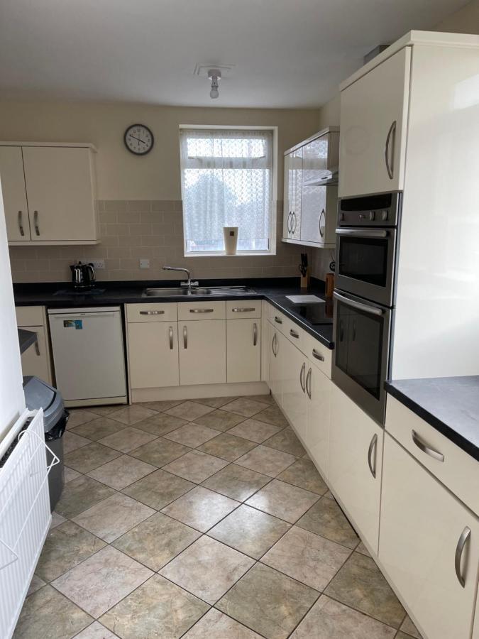 Spacious, Sleeps 17, 3 Bathrooms, Parking, Mansfield Buitenkant foto