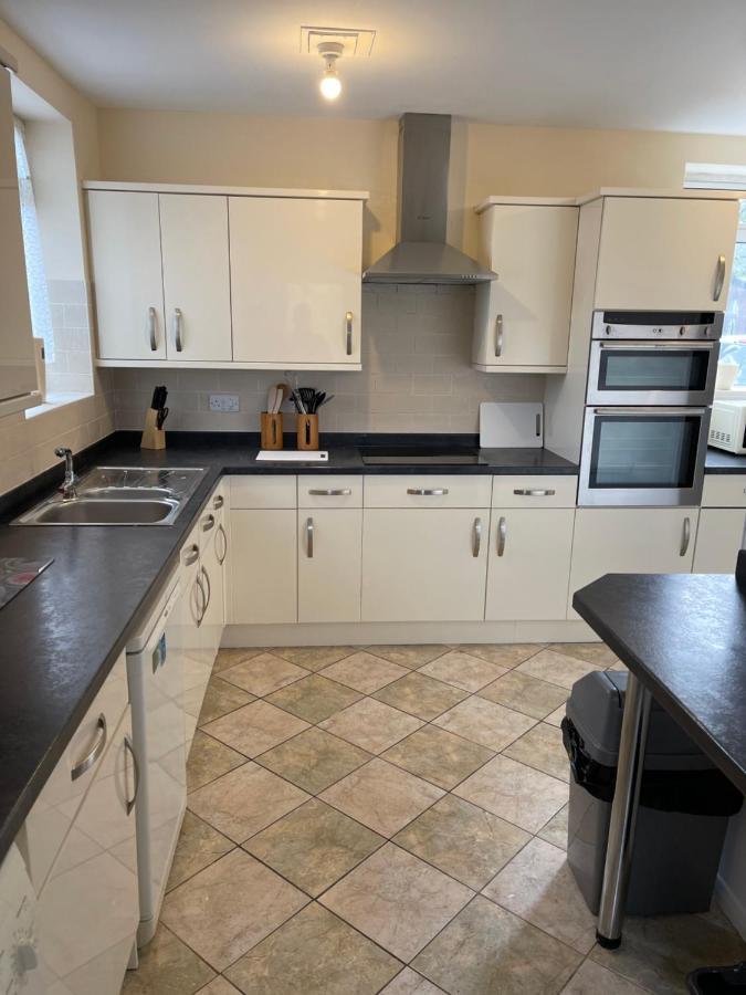Spacious, Sleeps 17, 3 Bathrooms, Parking, Mansfield Buitenkant foto