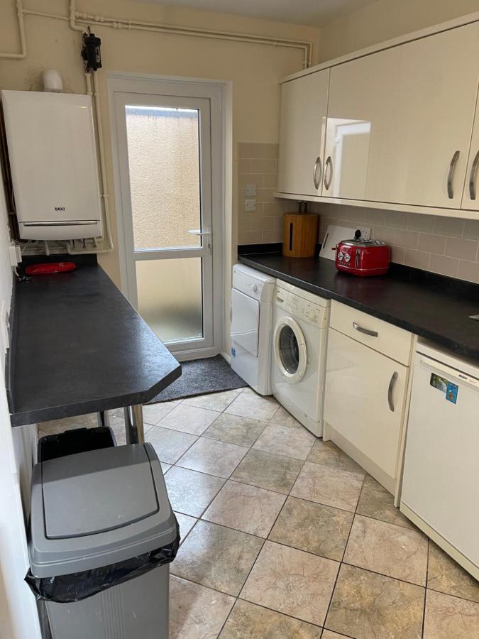 Spacious, Sleeps 17, 3 Bathrooms, Parking, Mansfield Buitenkant foto