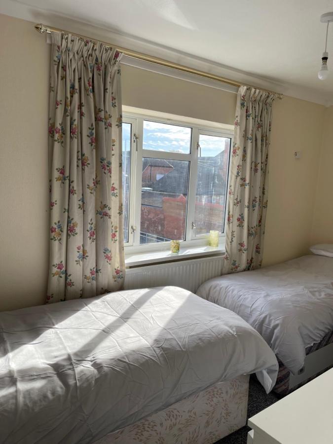 Spacious, Sleeps 17, 3 Bathrooms, Parking, Mansfield Buitenkant foto