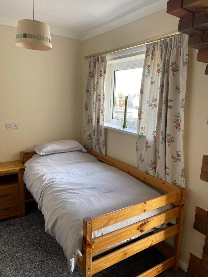 Spacious, Sleeps 17, 3 Bathrooms, Parking, Mansfield Buitenkant foto